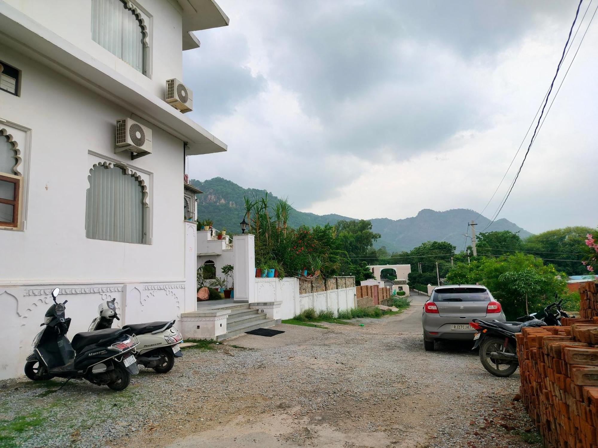 Hotel Treebo Khakhri Haveli Udaipur Esterno foto